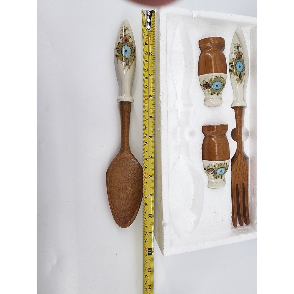 Vintage 4 Piece‎ Salad Set Natural Grained Wood Ceramic Floral Handles Shakers - Picture 2 of 4